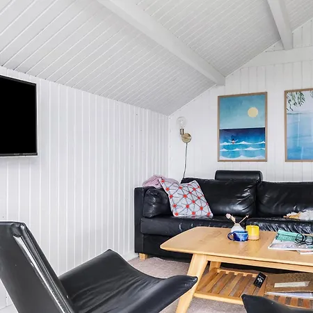 2 Bedroom Lovely In Holiday home