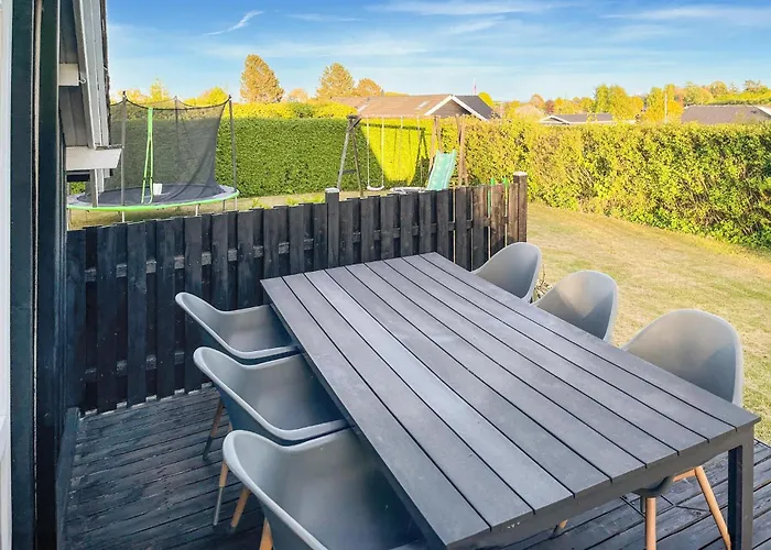 2 Bedroom Lovely In Дом отдыха Hejls